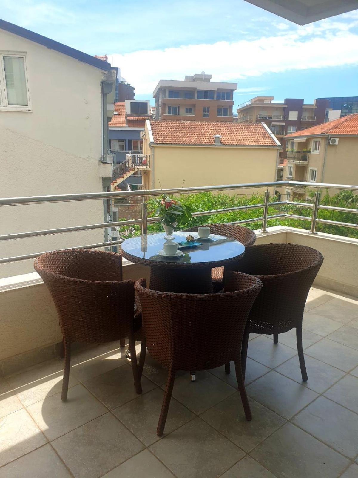 City & Sea Apartments Budva Bilik gambar